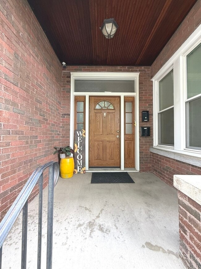 9237 S Paxton Ave in Chicago, IL - Building Photo - Building Photo