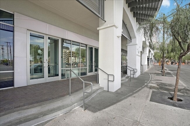 150 Las Vegas Blvd N in Las Vegas, NV - Building Photo - Building Photo