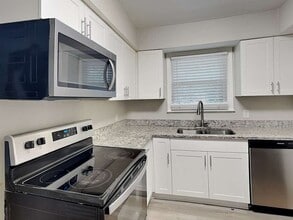 415 Plainville Dr SW in Atlanta, GA - Building Photo - Building Photo