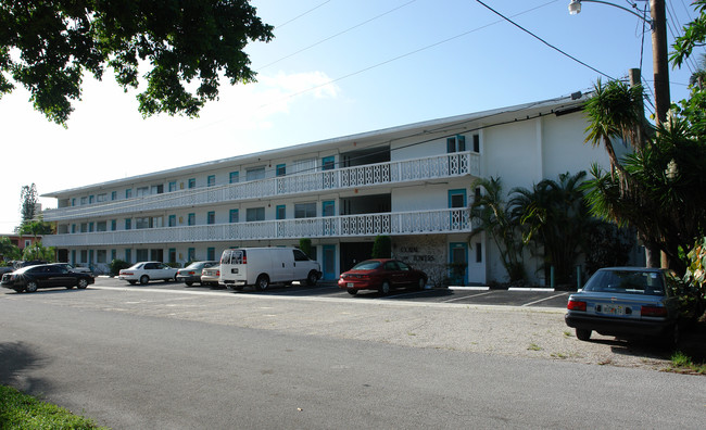 Coral Towers in Miami, FL - Building Photo - Building Photo