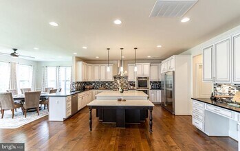 6626 Ivy Hill Dr in McLean, VA - Building Photo - Building Photo