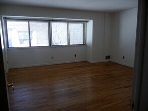 160 Mead Ave in Greenwich, CT - Building Photo - Building Photo