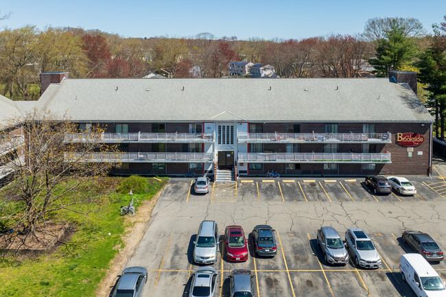 Brookside Condominiums in Framingham, MA - Foto de edificio - Building Photo