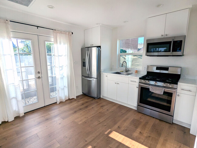 4827 Arlington Ave in Los Angeles, CA - Building Photo - Building Photo