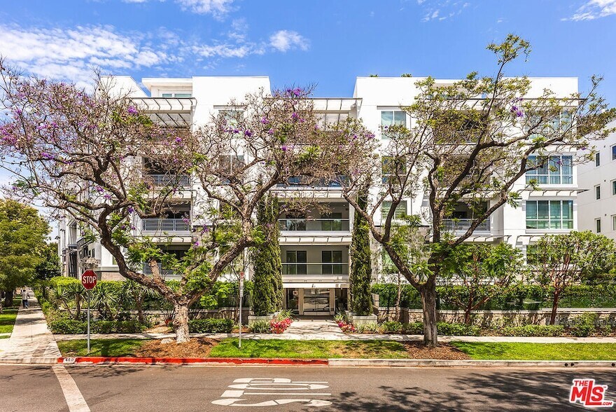 460 N Palm Dr, Unit Main House in Beverly Hills, CA - Building Photo