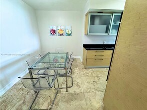 1800 S Ocean Dr in Hallandale Beach, FL - Foto de edificio - Building Photo