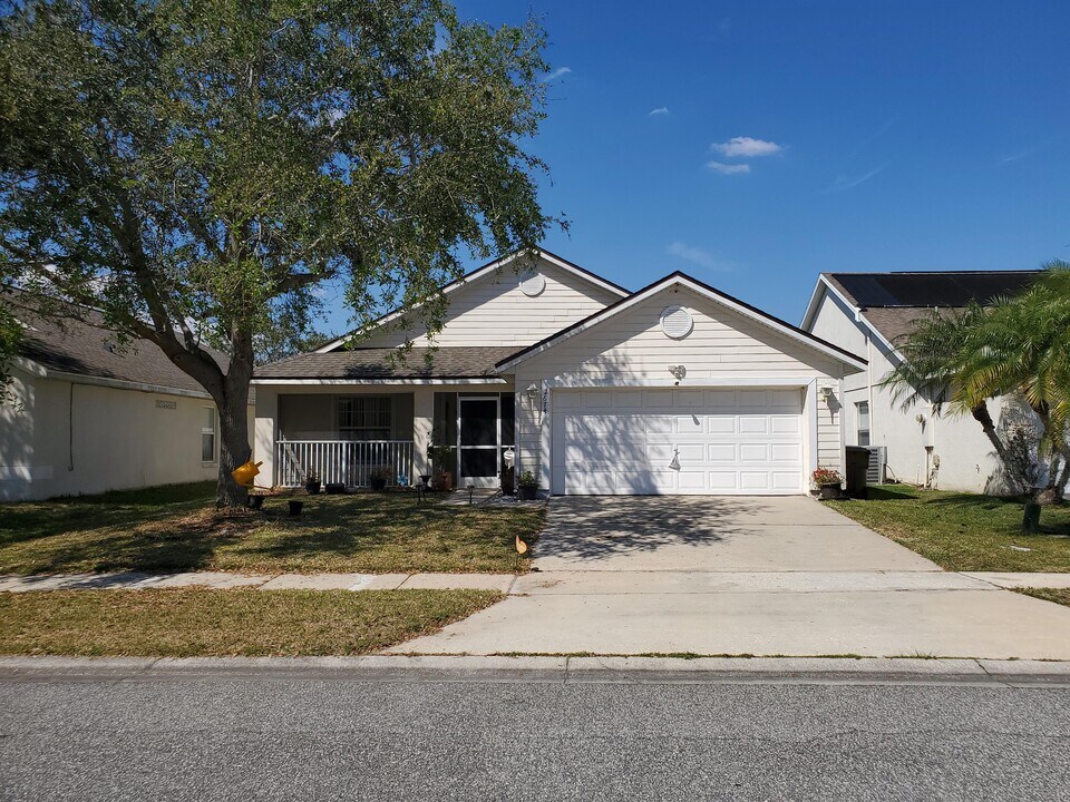2674 Willow Glen Cir in Kissimmee, FL - Foto de edificio