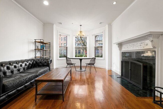 402 Marlborough St, Unit 2F in Boston, MA - Building Photo - Building Photo