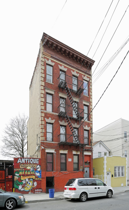 744 E 214th in Bronx, NY - Building Photo