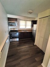 7617 S Colfax Ave in Chicago, IL - Building Photo - Building Photo