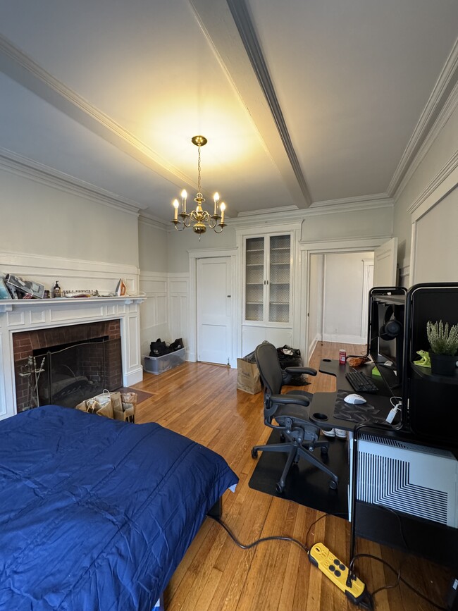 104 Strathmore Rd, Unit #2 in Boston, MA - Foto de edificio - Building Photo