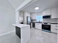 831 NE 1st Pl, Unit 14 in Hialeah, FL - Building Photo - Building Photo