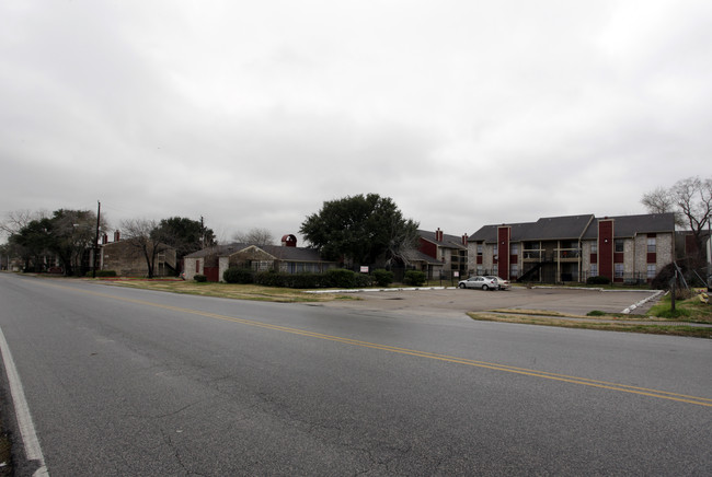 Oak Villa Apartments in Houston, TX - Building Photo - Building Photo