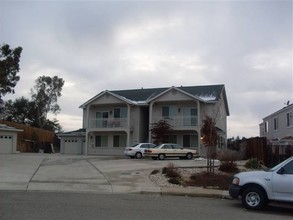 190-220 Agate Pl in Jackson, CA - Building Photo - Building Photo