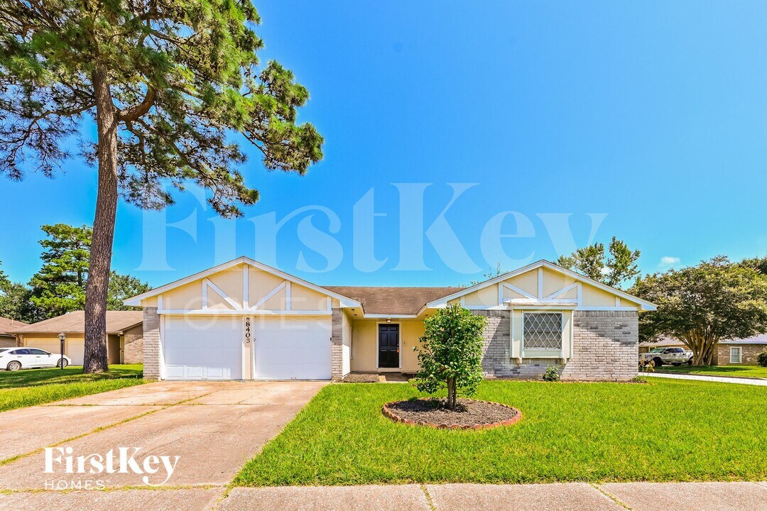 8403 Rustwood Ct in Humble, TX - Building Photo