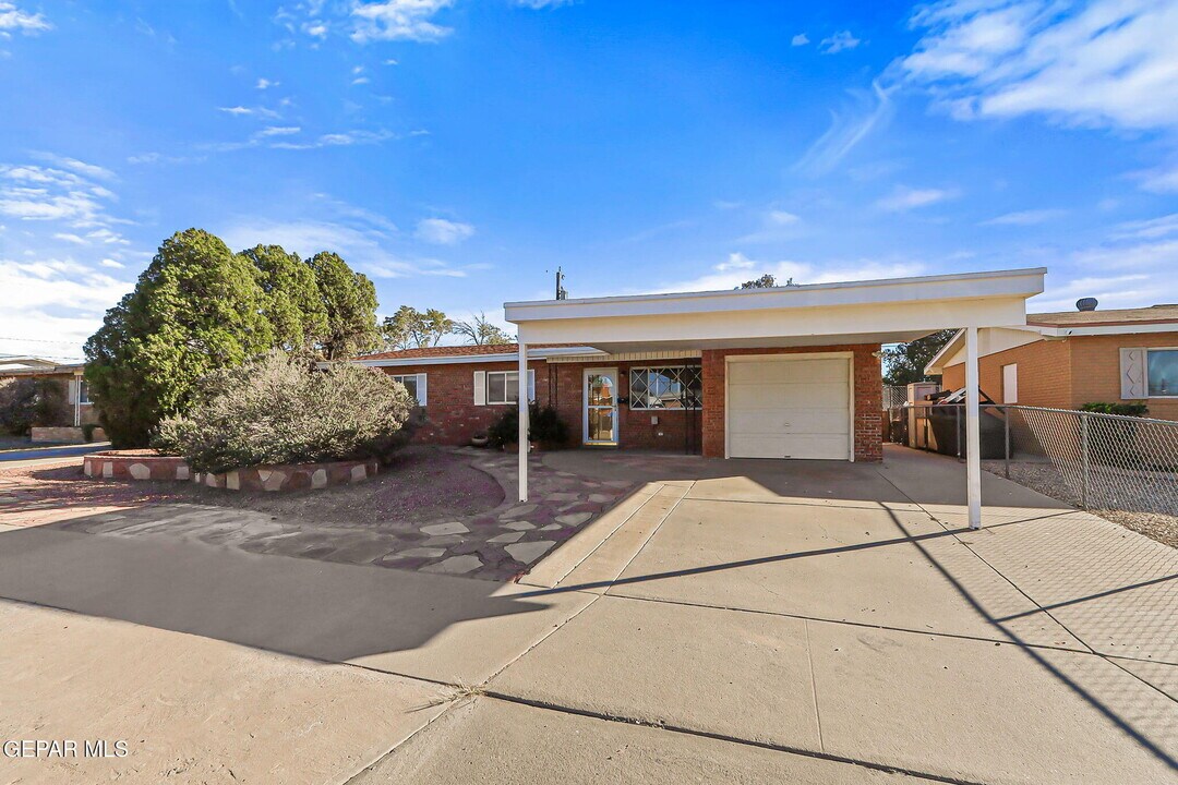 5828 Sturgeon Dr in El Paso, TX - Building Photo