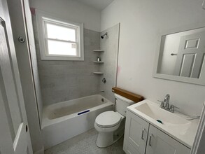 130 Cross St, Unit 4 in Somerville, MA - Building Photo - Building Photo