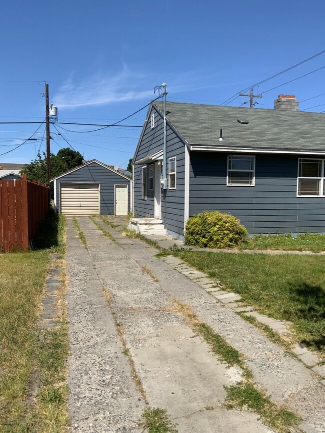 property at 5 F St SE