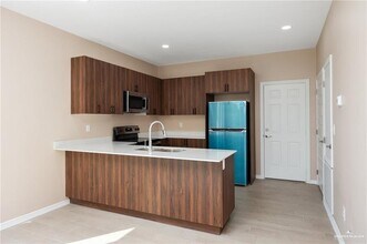 914 N Spruce St in Edinburg, TX - Building Photo - Building Photo