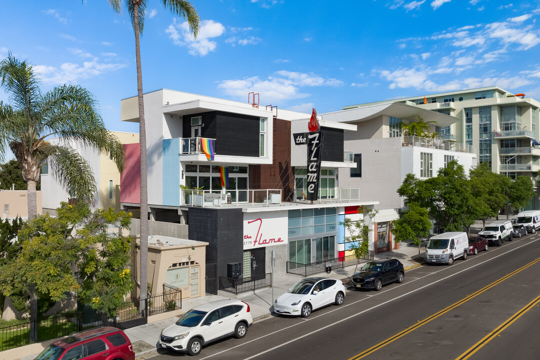 The Flame Apartments in San Diego, CA - Foto de edificio