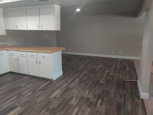 13608 S Academy Ave in Kingsburg, CA - Building Photo - Building Photo