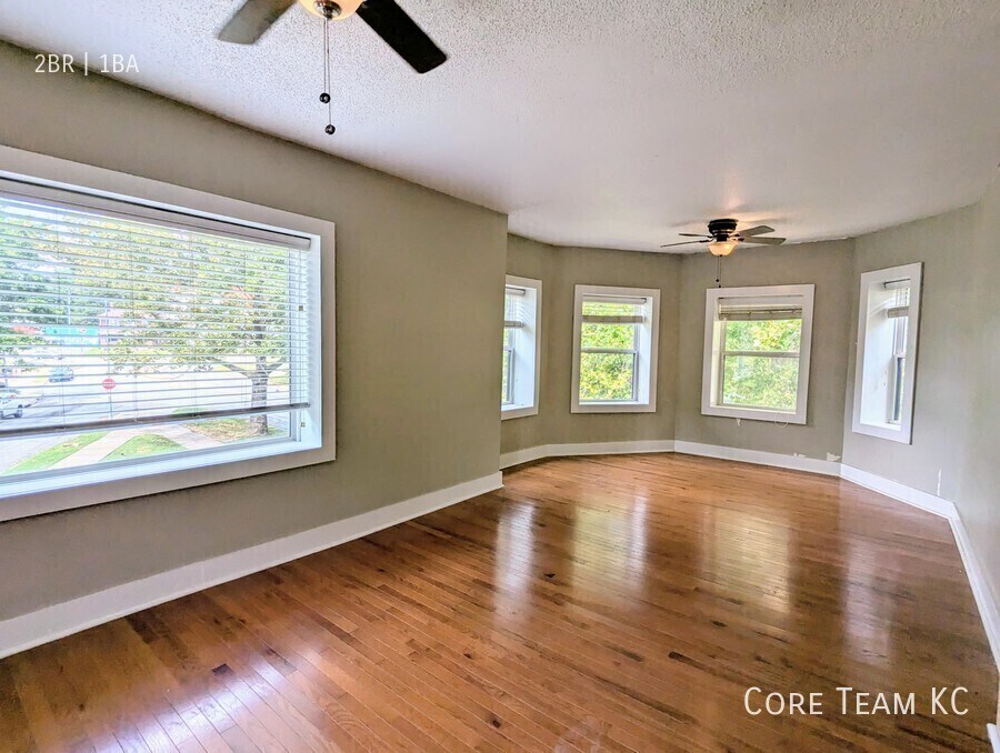 4328 Roanoke Pkwy in Kansas City, MO - Foto de edificio