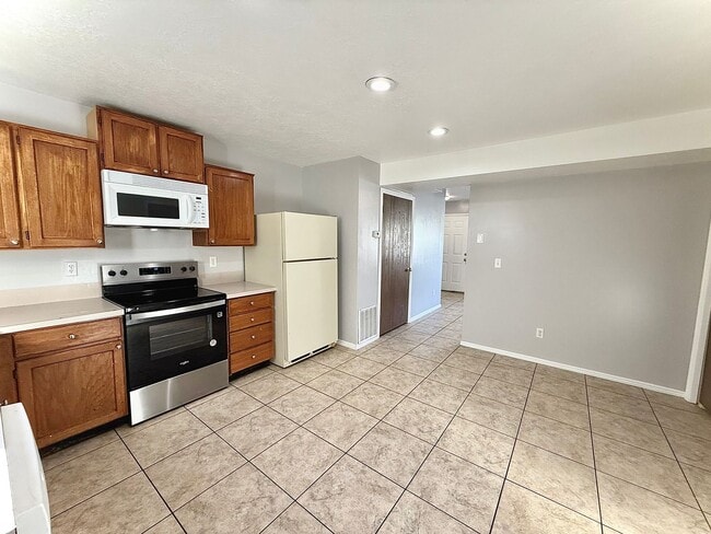 property at 1119 N Nayon St