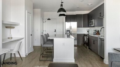 1007 S Mint St, Unit 820 in Charlotte, NC - Foto de edificio - Building Photo