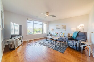 1019 Costa Pacifica Way in Oceanside, CA - Building Photo - Building Photo