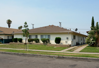 1026 N Shattuck Pl in Orange, CA - Foto de edificio - Building Photo