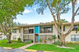 9900 Pineapple Tree Dr in Boynton Beach, FL - Building Photo