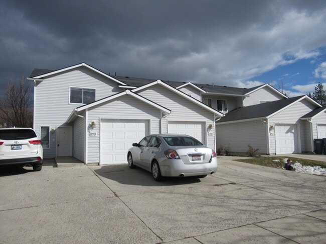 property at 3965 W Laurel Ave