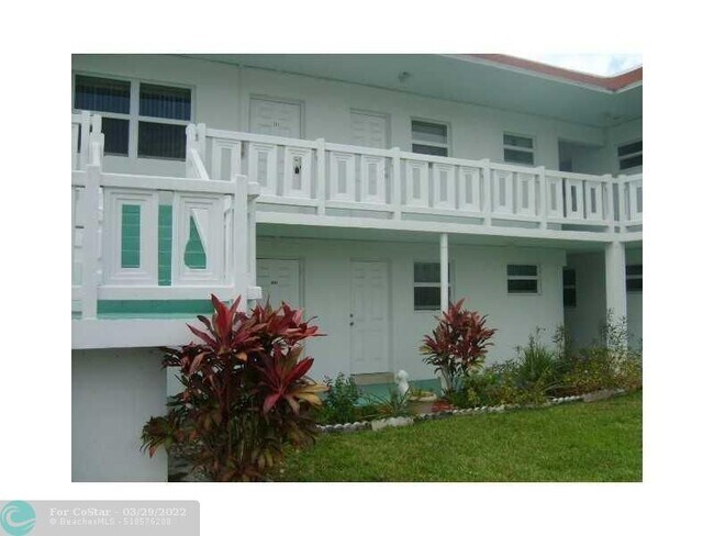 1521 NW 43rd Ave in Lauderhill, FL - Foto de edificio - Building Photo