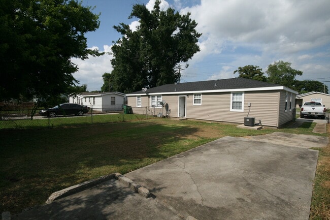 2310 Rose Dr in Gretna, LA - Building Photo - Building Photo