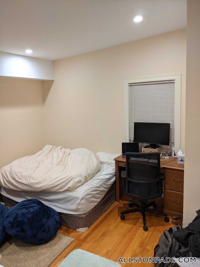 23 Higgins St, Unit 2