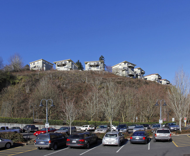 Hilltop Condominiums At Uptown in Portland, OR - Building Photo - Building Photo