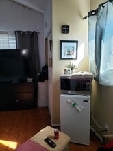 16020 Firmona Ave, Unit 1 in Lawndale, CA - Foto de edificio - Building Photo