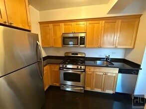 95 Christopher St, Unit 8J in New York, NY - Foto de edificio - Building Photo