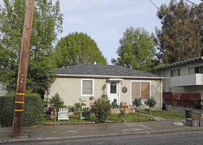 1009 Madera Ave in Menlo Park, CA - Building Photo - Building Photo