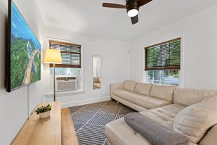 4501 Banister Ln in Austin, TX - Building Photo