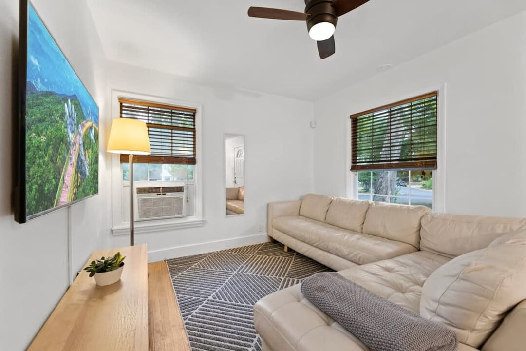 4501 Banister Ln in Austin, TX - Building Photo