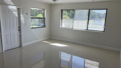 465 NE 139th St in North Miami, FL - Building Photo - Building Photo