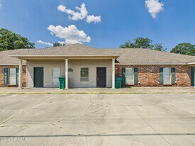 200 S St Jean St in Lafayette, LA - Building Photo