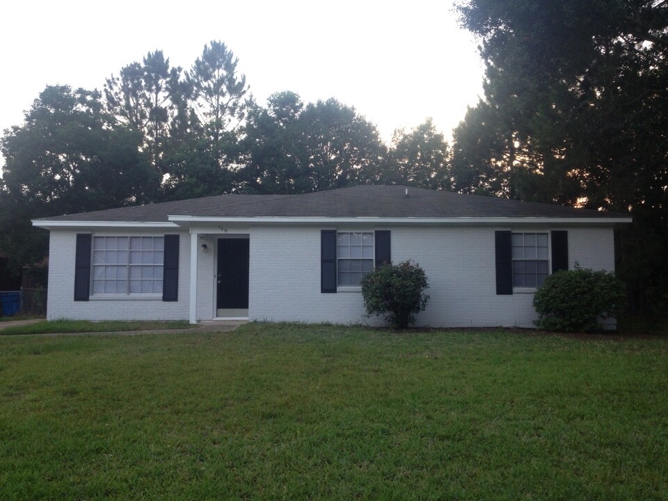 106 Olympic Ct in Ocean Springs, MS - Building Photo