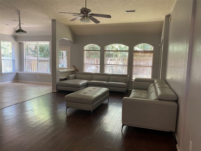 118 N Willow Point Cir in Spring, TX - Building Photo - Building Photo