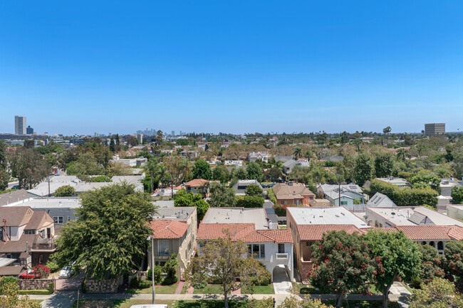 1018 S Crescent Heights Blvd in Los Angeles, CA - Building Photo - Building Photo