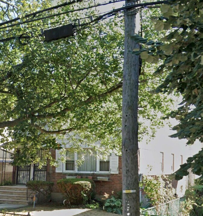 182-12 145th Rd in Queens, NY - Building Photo