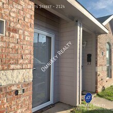 2124 W.E. Roberts St in Grand Prairie, TX - Building Photo - Building Photo