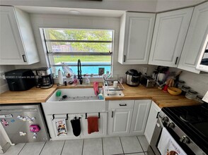 9955 SW 214th St in Cutler Bay, FL - Foto de edificio - Building Photo