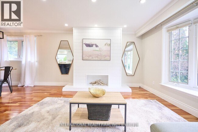 2292 Devon Rd in Oakville, ON - Building Photo - Building Photo